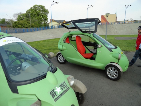 Zlot EV Żyrardów 2011 - Re-Volty firm Impact Automotive Technologies i 3xE - samochody elektryczne