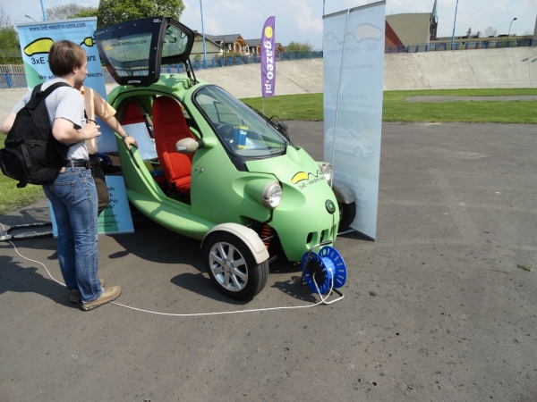 Zlot EV Żyrardów 2011 - Re-Volt należący do 3xE - samochody elektryczne