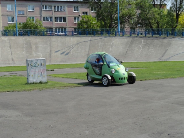 Zlot EV Żyrardów 2011 - Zeeltom (organizator zlotu) testuje Re-Volta
