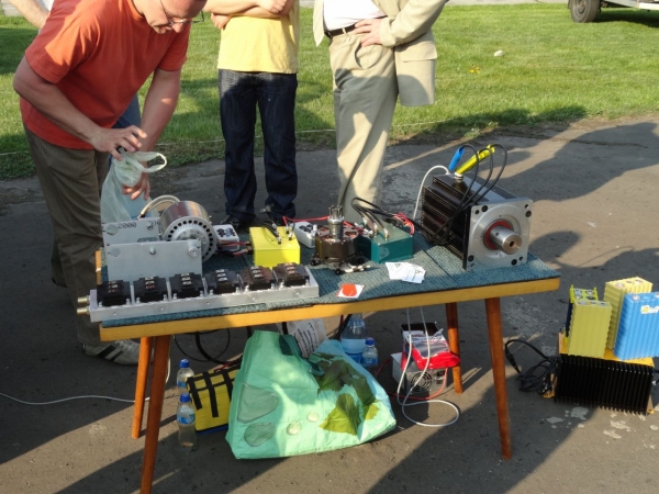 Zlot EV Żyrardów 2011 - prototypy elementów napędów firmy Extreme BLDC
